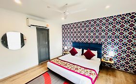 Qotel Hotel Chhatarpur- Opp Tivoli Garden